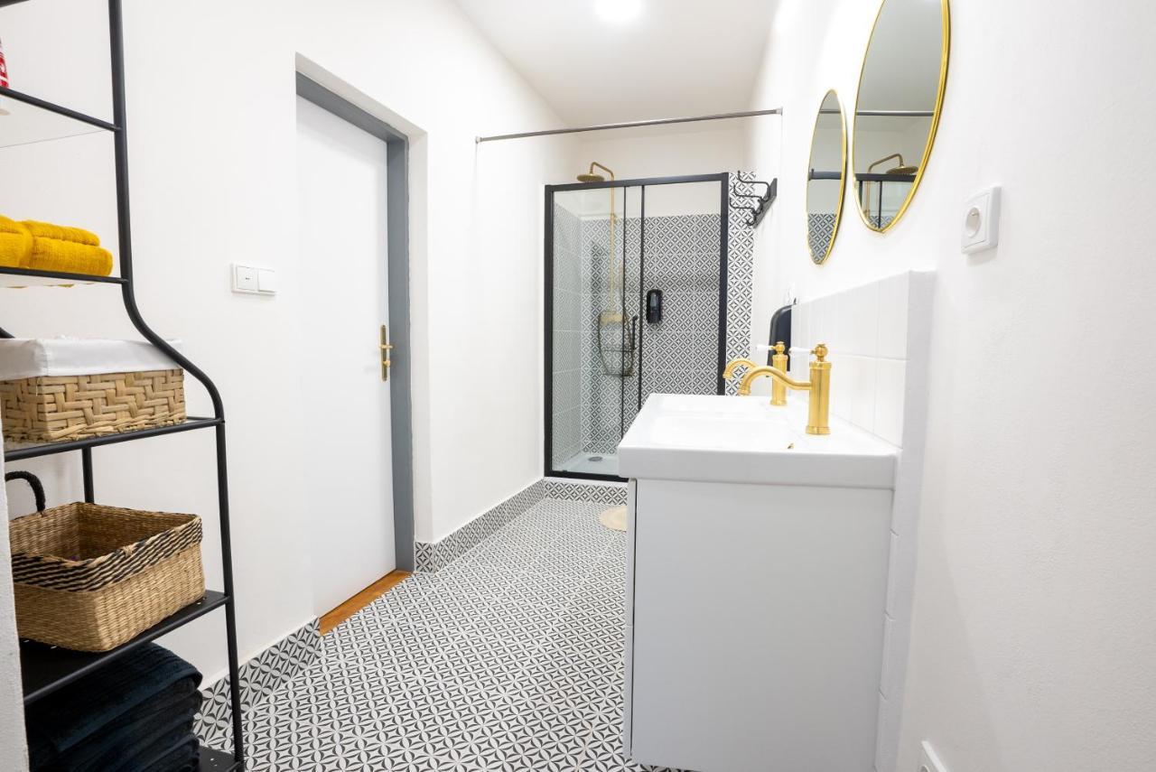 White Wolf House Hostel & Apartments Prag Exterior foto